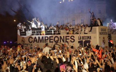 El Real Madrid celebra el título de la copa de Europa a bordo de un autobús descapotable de Improe.