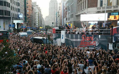 Dani Martín, colapsa el centro de Madrid promocionado su nuevo disco.