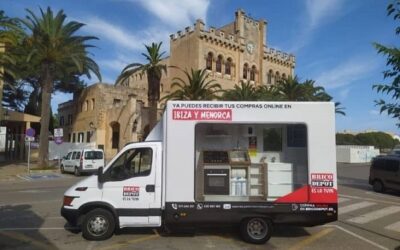 Brico Depôt Palma ha hecho extensible su servicio de Click & Delivery a las islas de Menorca e Ibiza y recorrió las islas con una unidad móvil acristalada publicitaria para la nueva campaña.