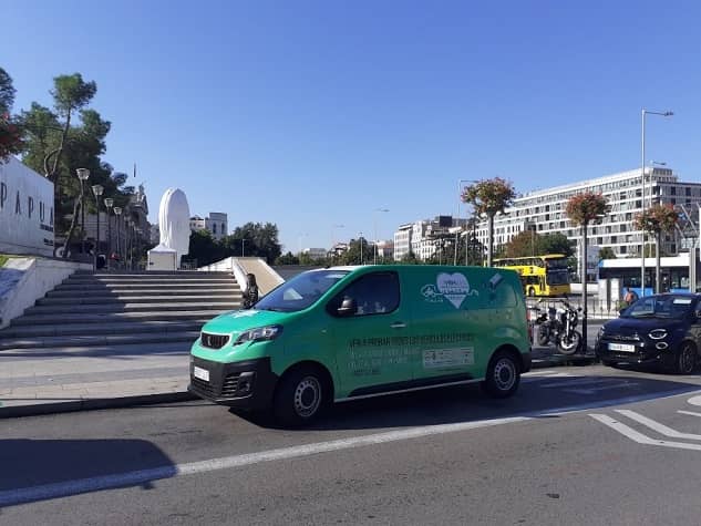 feria emisiones vehículo publicitario eléctrico 100%