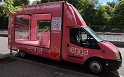 ¡Una furgoneta acristalada rosa recorrió Madrid!