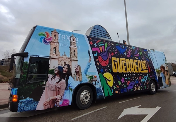 Oferta turística Guerrero México en Madrid con autobús valla